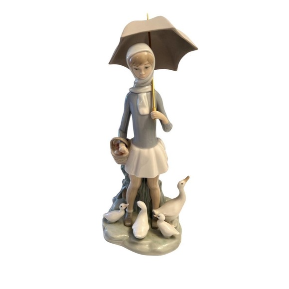Lladro - Retired Girl with Umbrella & Geese, Dated 1977 - Picture 1 of 7